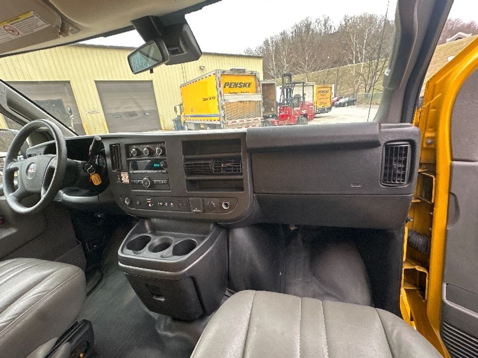 Light Duty Box Truck-Light and Medium Duty Trucks-GMC-2021-Savana G33503-Huntington-WV-106,028\n\t\tmiles-$ 25,000 - Image 21