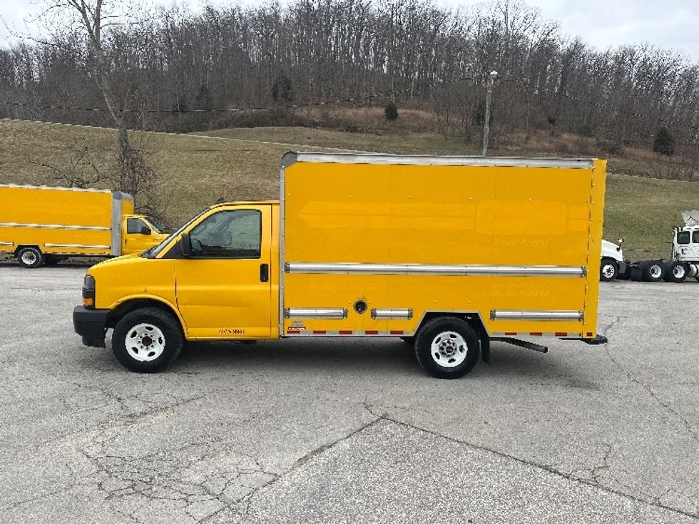 Light Duty Box Truck-Light and Medium Duty Trucks-GMC-2021-Savana G33503-Huntington-WV-106,028\n\t\tmiles-$ 25,000 - Image 4