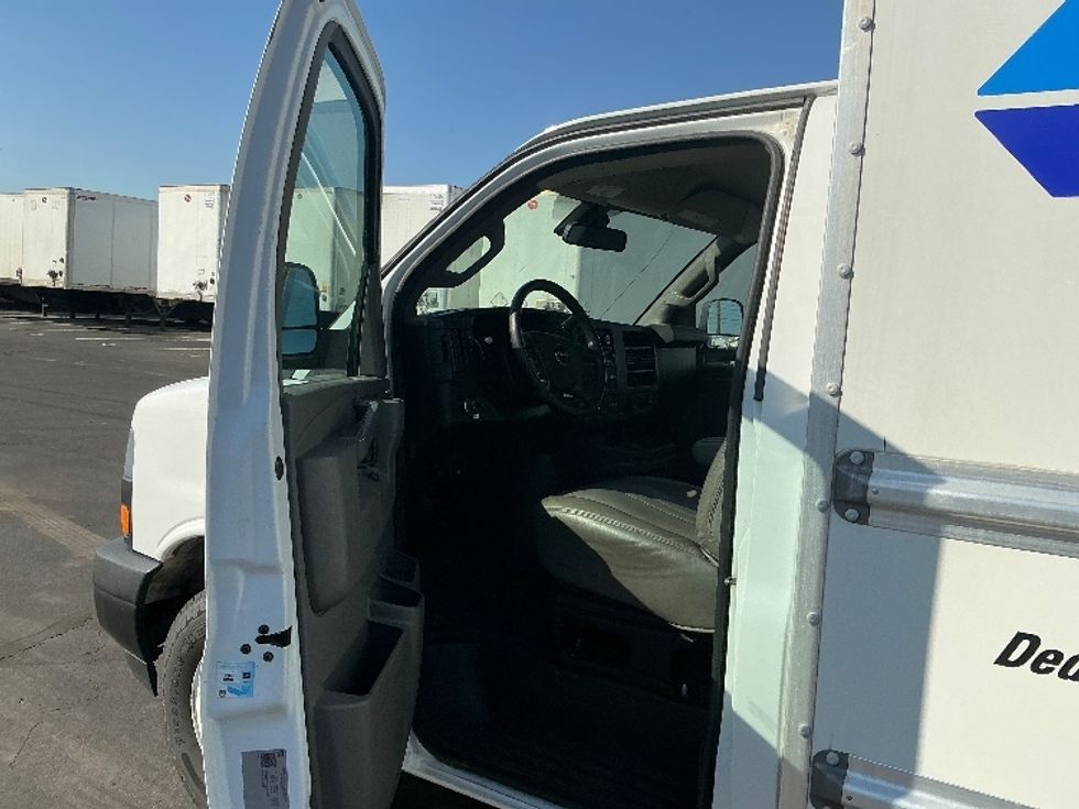 2021 Gmc Savana 3500 Cutaway photo 14
