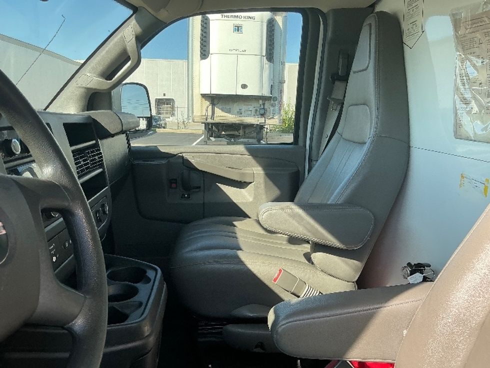 2021 Gmc Savana 3500 Cutaway photo 17