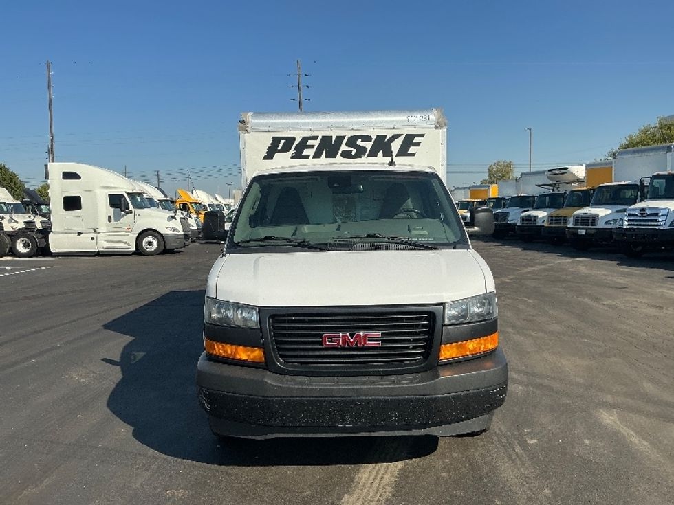 2021 Gmc Savana 3500 Cutaway photo 2