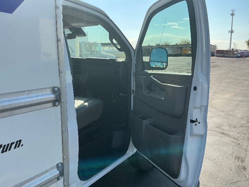 2021 Gmc Savana 3500 Cutaway photo 18