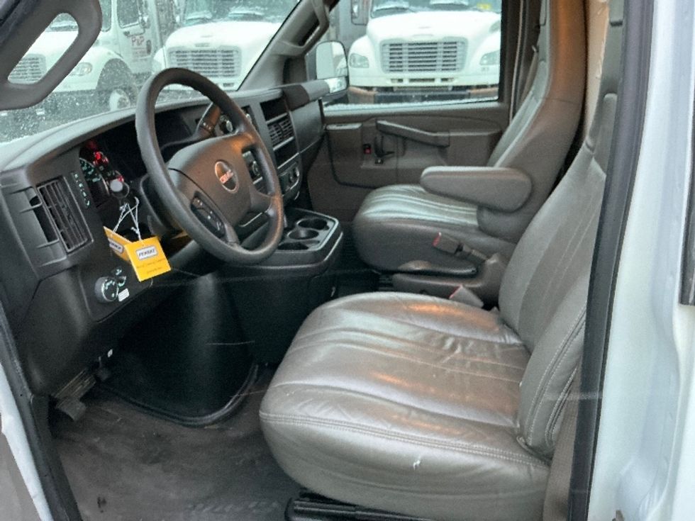 Light Duty Box Truck-Light and Medium Duty Trucks-GMC-2021-Savana G33503-Indianapolis-IN-114,806\n\t\tmiles-$ 26,500 - Image 16