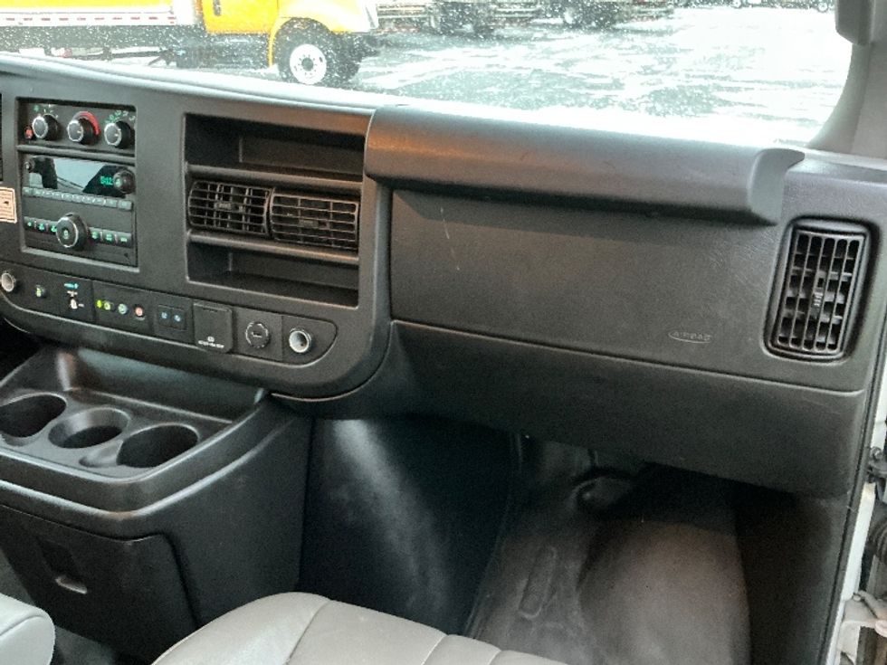 Light Duty Box Truck-Light and Medium Duty Trucks-GMC-2021-Savana G33503-Indianapolis-IN-114,806\n\t\tmiles-$ 26,500 - Image 20