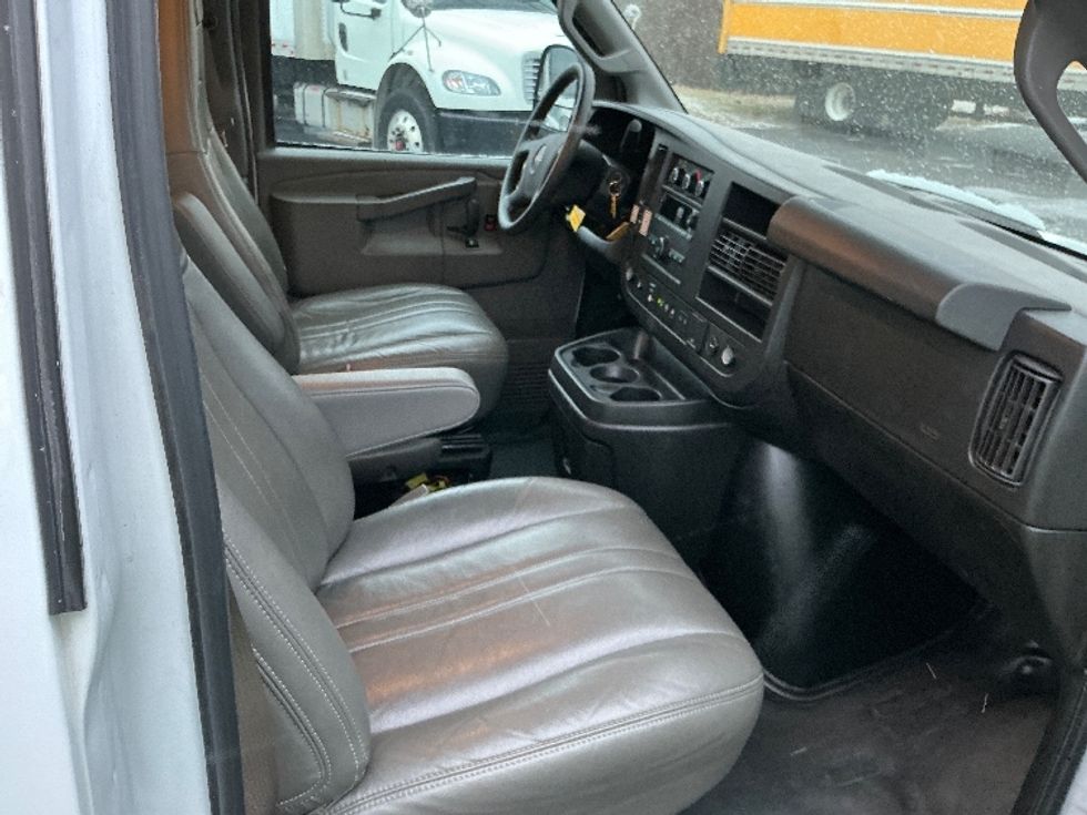 Light Duty Box Truck-Light and Medium Duty Trucks-GMC-2021-Savana G33503-Indianapolis-IN-114,806\n\t\tmiles-$ 26,500 - Image 21