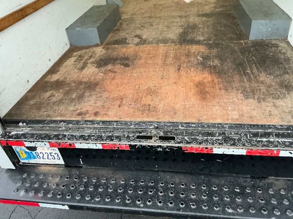 Light Duty Box Truck-Light and Medium Duty Trucks-GMC-2021-Savana G33503-Indianapolis-IN-114,806\n\t\tmiles-$ 26,500 - Image 9