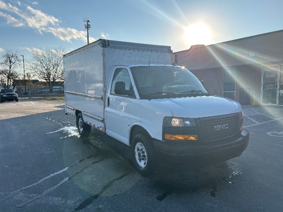 Light Duty Box Truck-Light and Medium Duty Trucks-GMC-2021-Savana G33503-Indianapolis-IN-116,838\n\t\tmiles-$ 26,250 - Image 1