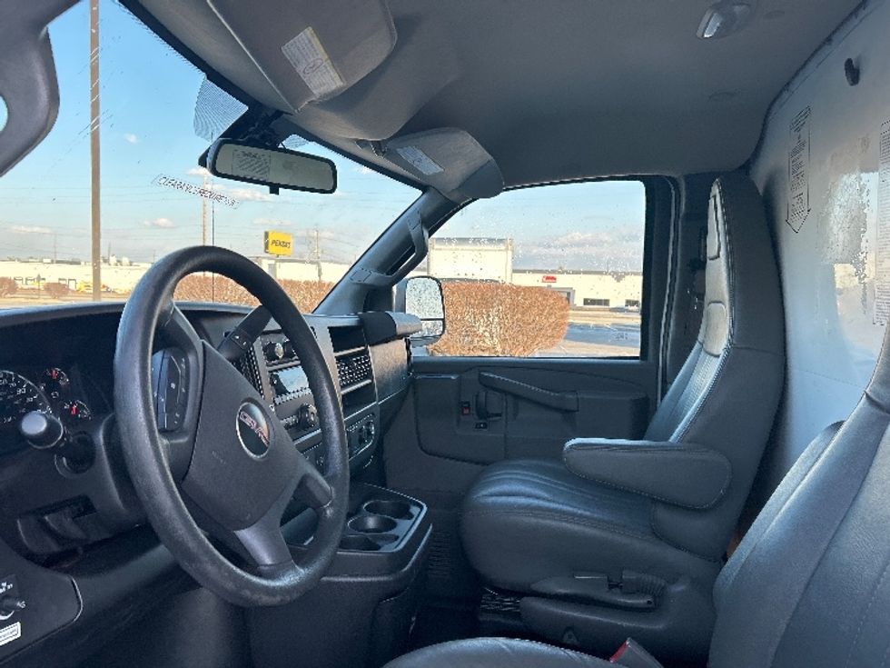 Light Duty Box Truck-Light and Medium Duty Trucks-GMC-2021-Savana G33503-Indianapolis-IN-116,838\n\t\tmiles-$ 26,250 - Image 19