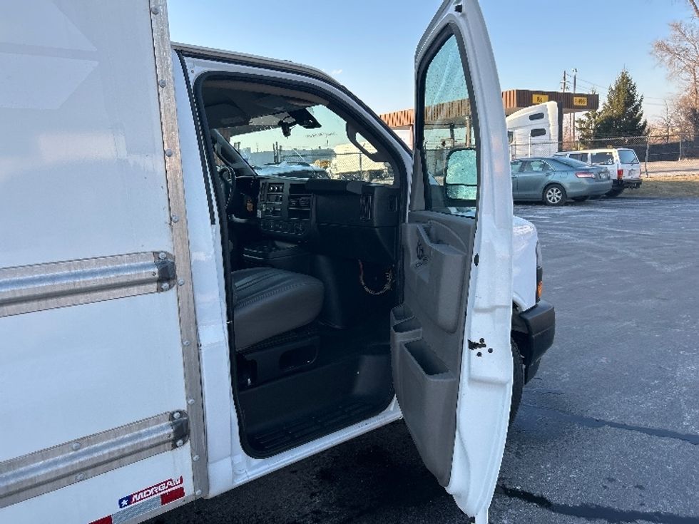 Light Duty Box Truck-Light and Medium Duty Trucks-GMC-2021-Savana G33503-Indianapolis-IN-116,838\n\t\tmiles-$ 26,250 - Image 20