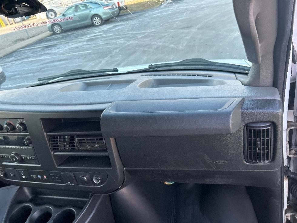 Light Duty Box Truck-Light and Medium Duty Trucks-GMC-2021-Savana G33503-Indianapolis-IN-116,838\n\t\tmiles-$ 26,250 - Image 21