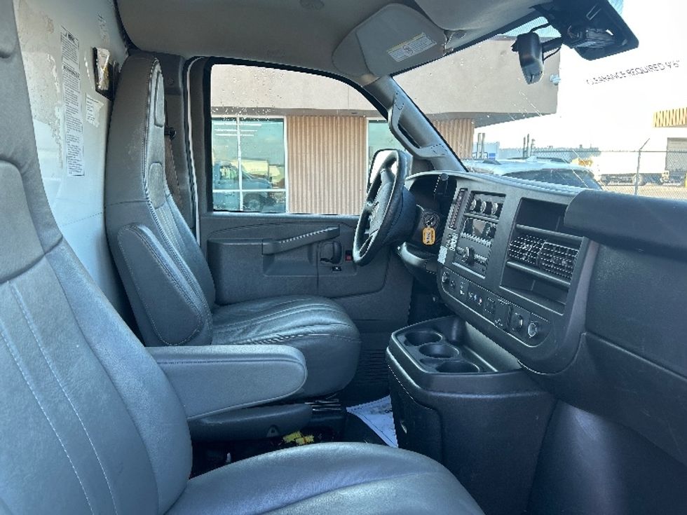 Light Duty Box Truck-Light and Medium Duty Trucks-GMC-2021-Savana G33503-Indianapolis-IN-116,838\n\t\tmiles-$ 26,250 - Image 22