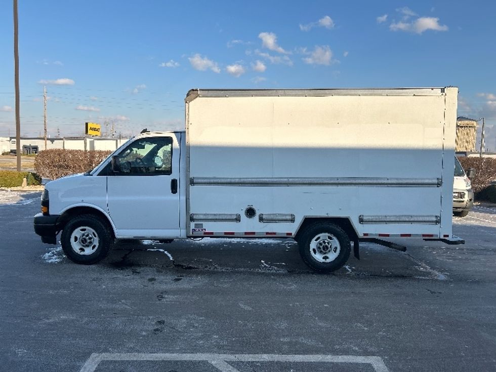 Light Duty Box Truck-Light and Medium Duty Trucks-GMC-2021-Savana G33503-Indianapolis-IN-116,838\n\t\tmiles-$ 26,250 - Image 4