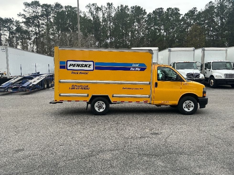 Light Duty Box Truck-Light and Medium Duty Trucks-GMC-2021-Savana G33503-Jacksonville-FL-118,586\n\t\tmiles-$ 25,500 - Image 14