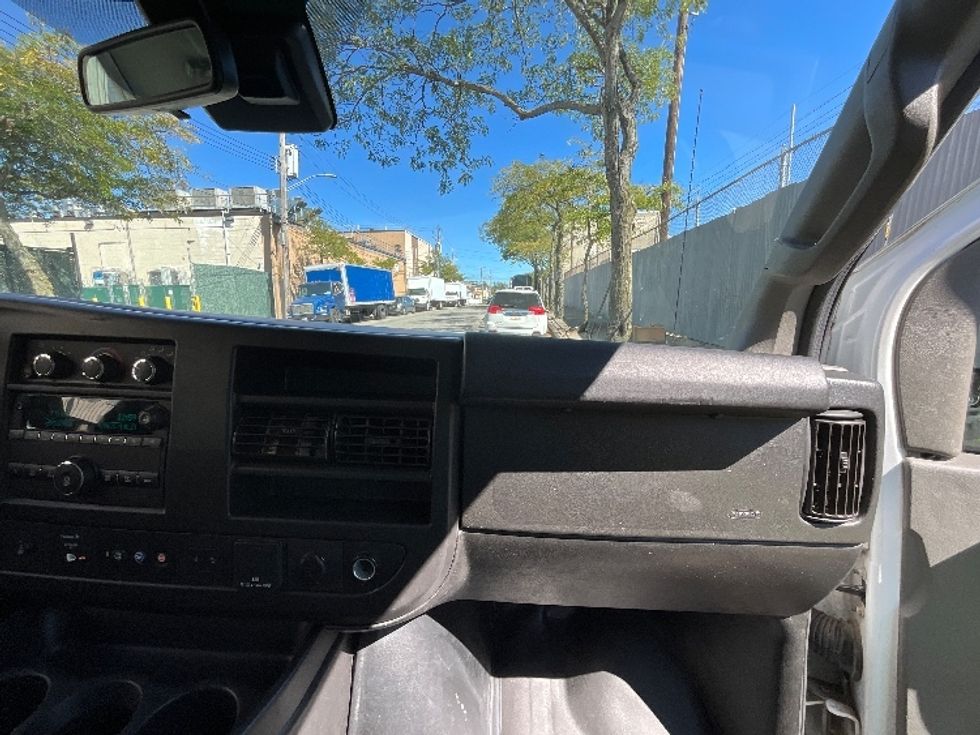 Light Duty Box Truck-Light and Medium Duty Trucks-GMC-2021-Savana G33503-Jamaica-NY-112,293\n\t\tmiles-$ 26,500 - Image 20