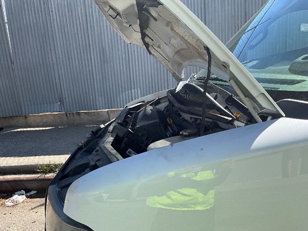 Light Duty Box Truck-Light and Medium Duty Trucks-GMC-2021-Savana G33503-Jamaica-NY-112,293\n\t\tmiles-$ 26,500 - Image 23