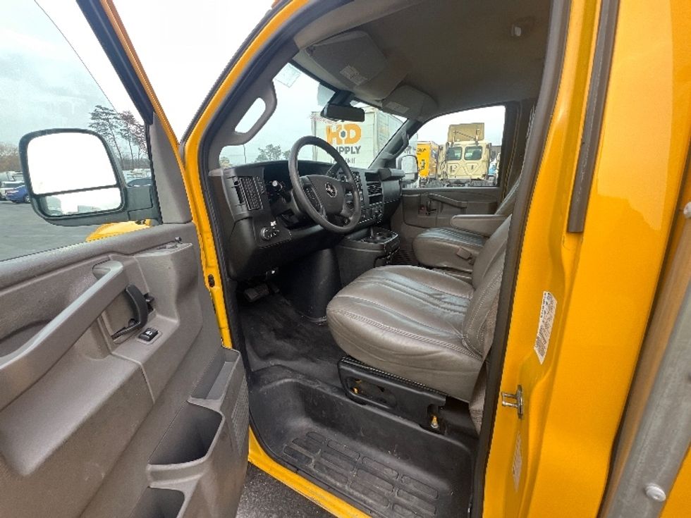 Light Duty Box Truck-Light and Medium Duty Trucks-GMC-2021-Savana G33503-Jessup-MD-103,548\n\t\tmiles-$ 25,250 - Image 16