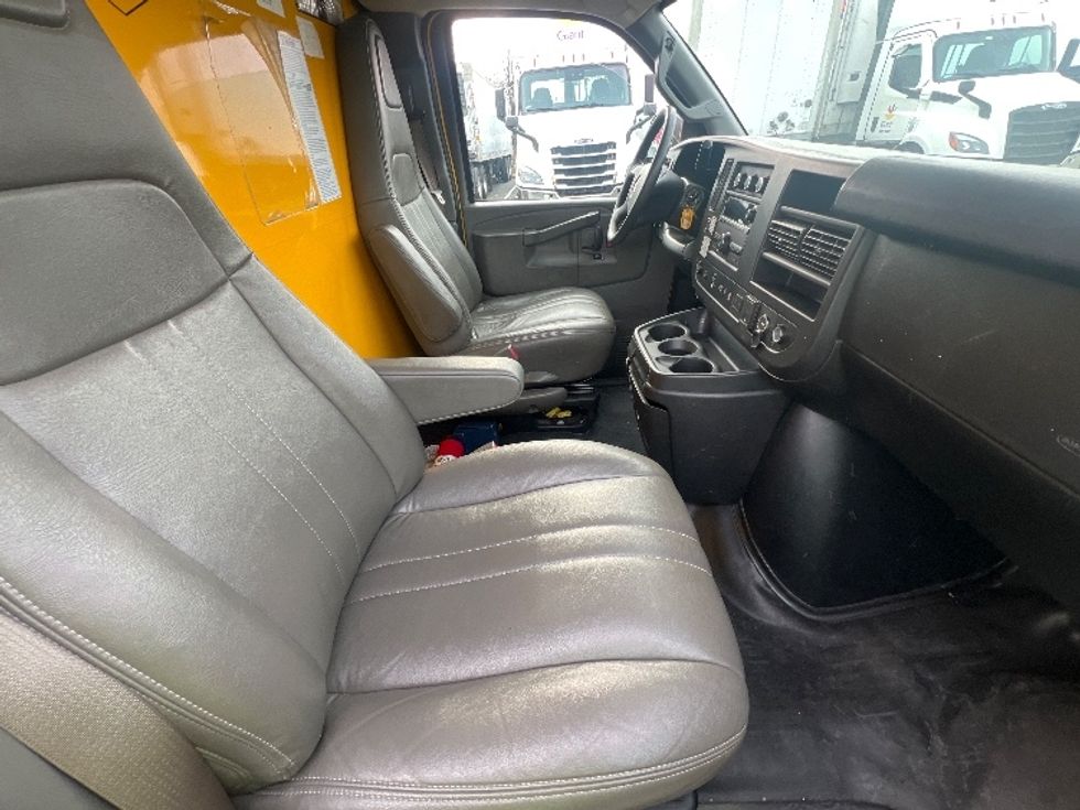 Light Duty Box Truck-Light and Medium Duty Trucks-GMC-2021-Savana G33503-Jessup-MD-103,675\n\t\tmiles-$ 24,750 - Image 20