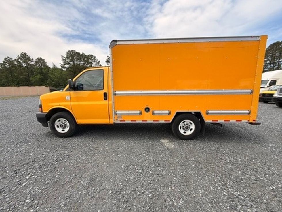 Light Duty Box Truck-Light and Medium Duty Trucks-GMC-2021-Savana G33503-Jessup-MD-103,675\n\t\tmiles-$ 24,750 - Image 4