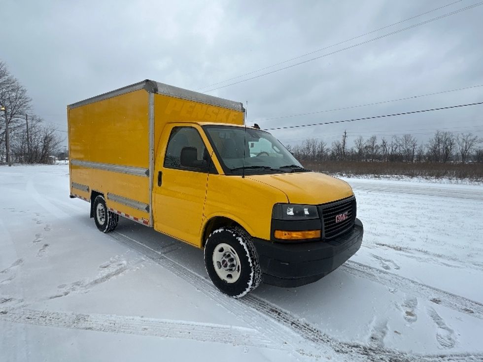 Light Duty Box Truck-Light and Medium Duty Trucks-GMC-2021-Savana G33503-Kalamazoo-MI-124,788\n\t\tmiles-$ 23,250 - Image 1