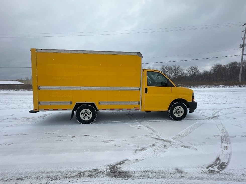 Light Duty Box Truck-Light and Medium Duty Trucks-GMC-2021-Savana G33503-Kalamazoo-MI-124,788\n\t\tmiles-$ 23,250 - Image 15