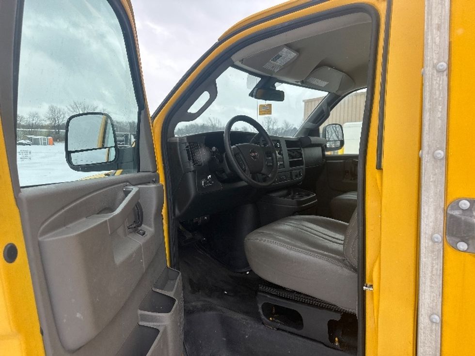 Light Duty Box Truck-Light and Medium Duty Trucks-GMC-2021-Savana G33503-Kalamazoo-MI-124,788\n\t\tmiles-$ 23,250 - Image 16