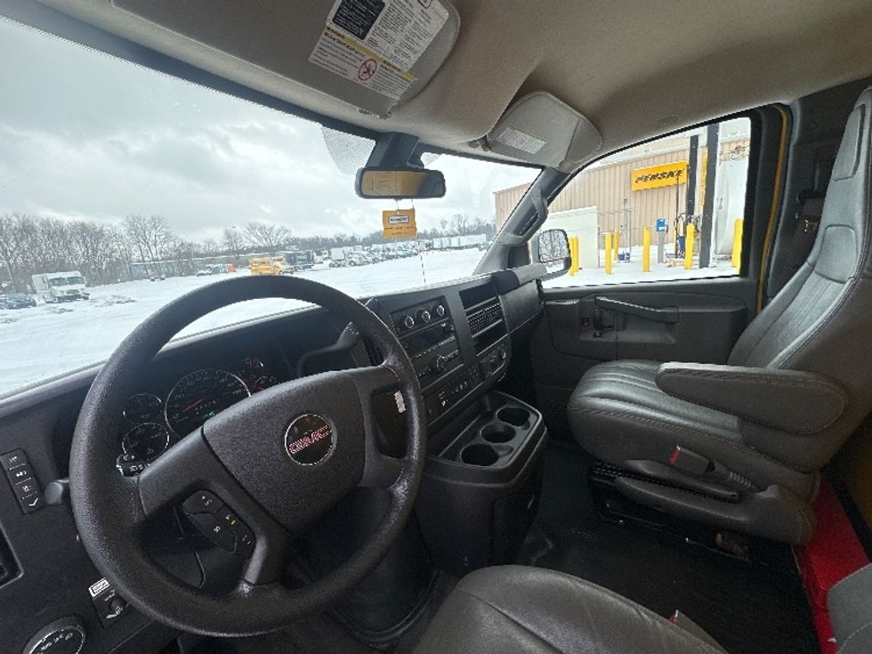 Light Duty Box Truck-Light and Medium Duty Trucks-GMC-2021-Savana G33503-Kalamazoo-MI-124,788\n\t\tmiles-$ 23,250 - Image 17