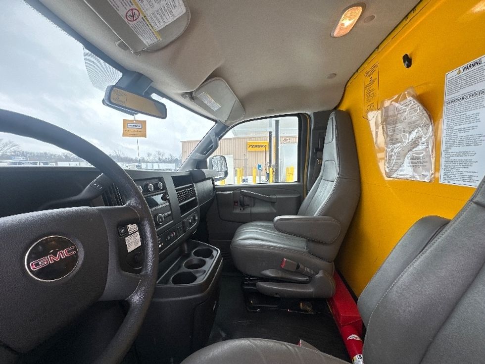 Light Duty Box Truck-Light and Medium Duty Trucks-GMC-2021-Savana G33503-Kalamazoo-MI-124,788\n\t\tmiles-$ 23,250 - Image 19