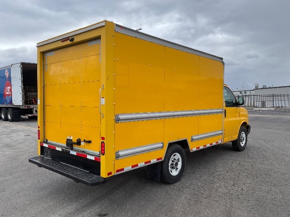 Light Duty Box Truck-Light and Medium Duty Trucks-GMC-2021-Savana G33503-Kansas City-MO-105,088\n\t\tmiles-$ 26,250 - Image 12