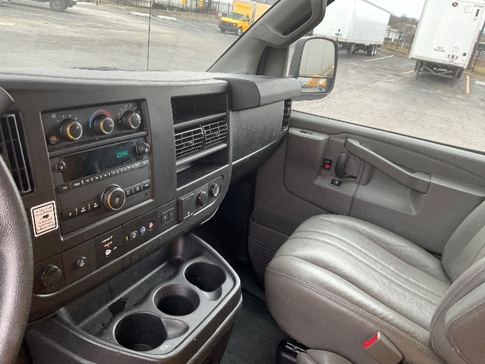 Light Duty Box Truck-Light and Medium Duty Trucks-GMC-2021-Savana G33503-Kansas City-MO-105,088\n\t\tmiles-$ 26,250 - Image 18