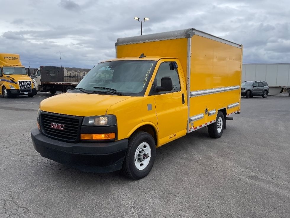 Light Duty Box Truck-Light and Medium Duty Trucks-GMC-2021-Savana G33503-Kansas City-MO-105,088\n\t\tmiles-$ 26,250 - Image 3
