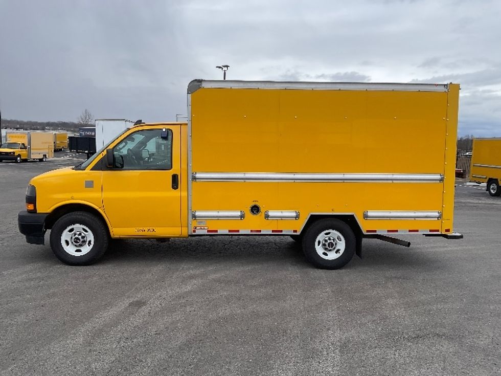 Light Duty Box Truck-Light and Medium Duty Trucks-GMC-2021-Savana G33503-Kansas City-MO-105,088\n\t\tmiles-$ 26,250 - Image 4