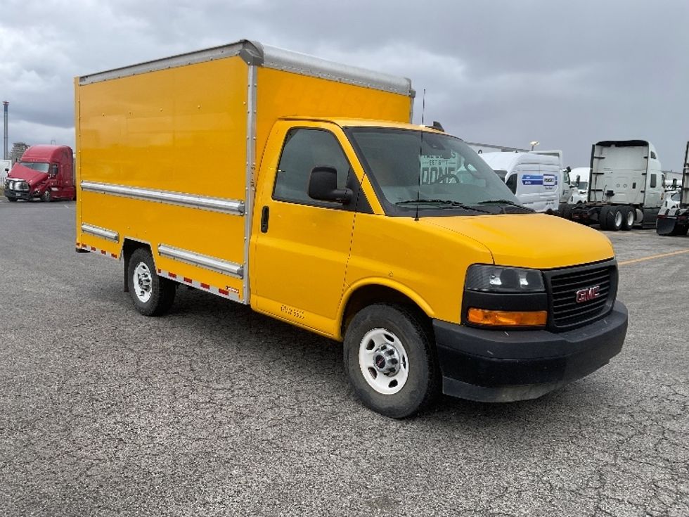Light Duty Box Truck-Light and Medium Duty Trucks-GMC-2021-Savana G33503-Kansas City-MO-106,496\n\t\tmiles-$ 26,250 - Image 1