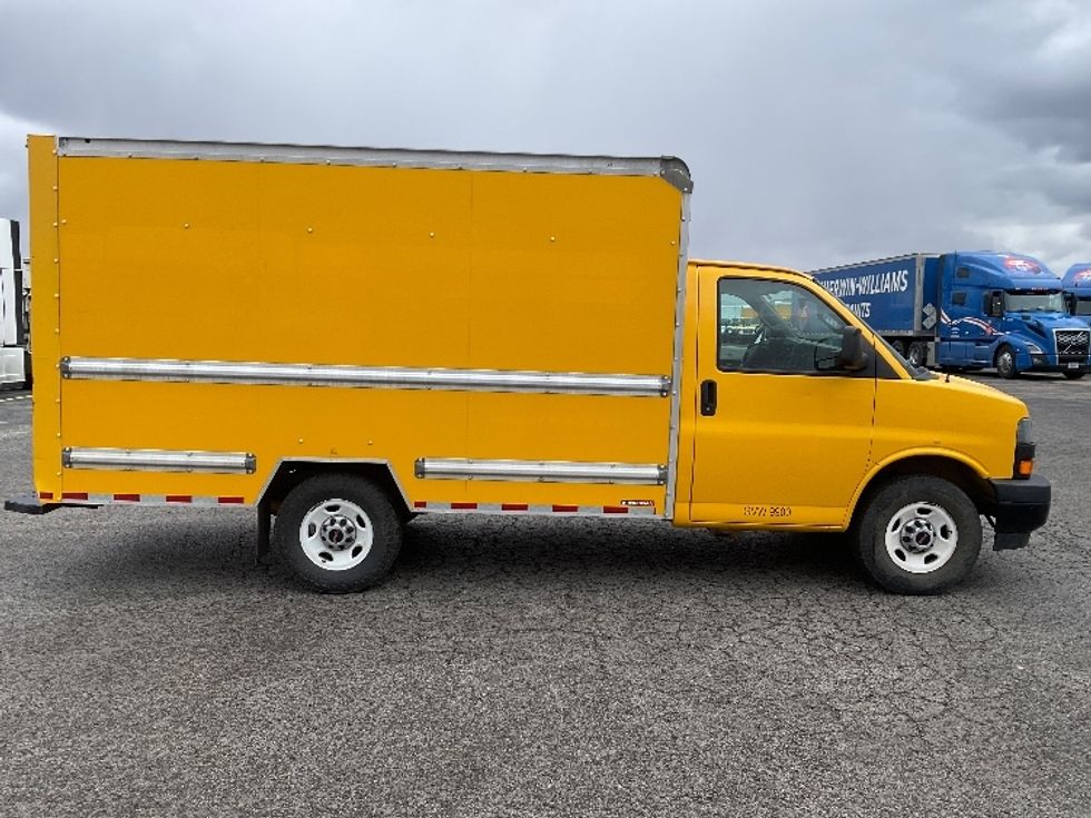 Light Duty Box Truck-Light and Medium Duty Trucks-GMC-2021-Savana G33503-Kansas City-MO-106,496\n\t\tmiles-$ 26,250 - Image 11
