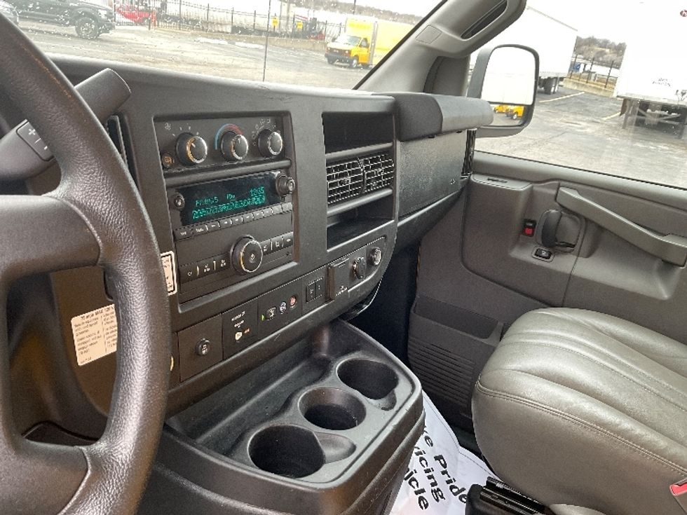 Light Duty Box Truck-Light and Medium Duty Trucks-GMC-2021-Savana G33503-Kansas City-MO-106,496\n\t\tmiles-$ 26,250 - Image 17