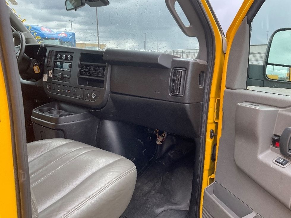 Light Duty Box Truck-Light and Medium Duty Trucks-GMC-2021-Savana G33503-Kansas City-MO-106,496\n\t\tmiles-$ 26,250 - Image 18