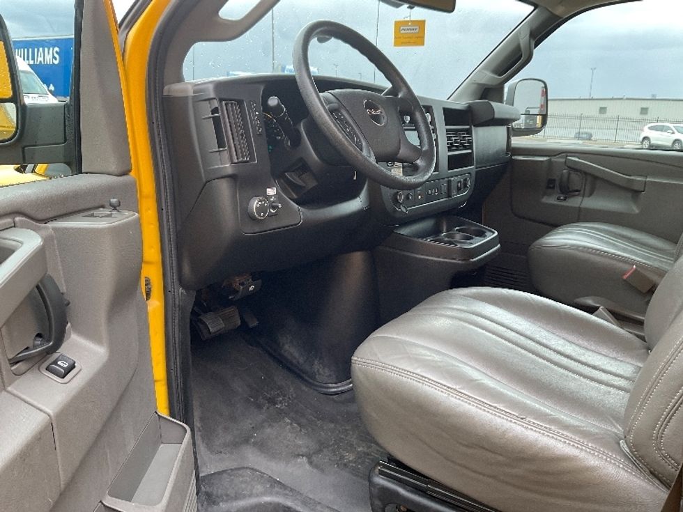 Light Duty Box Truck-Light and Medium Duty Trucks-GMC-2021-Savana G33503-Kansas City-MO-106,496\n\t\tmiles-$ 26,250 - Image 22