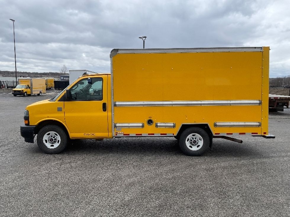 Light Duty Box Truck-Light and Medium Duty Trucks-GMC-2021-Savana G33503-Kansas City-MO-106,496\n\t\tmiles-$ 26,250 - Image 4