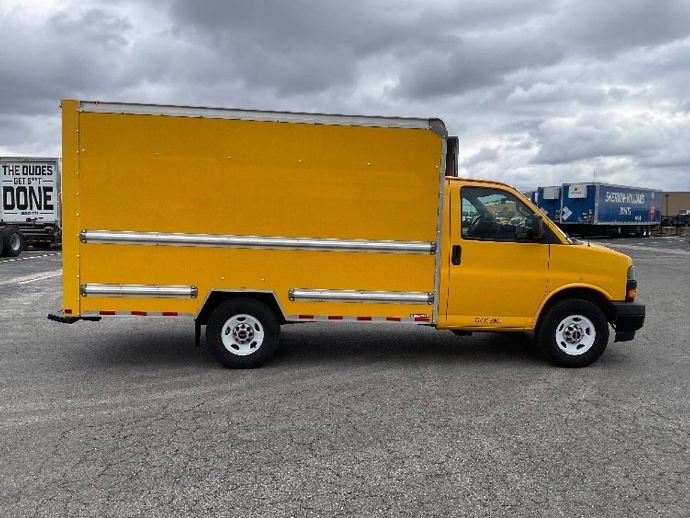 Light Duty Box Truck-Light and Medium Duty Trucks-GMC-2021-Savana G33503-Kansas City-MO-111,605\n\t\tmiles-$ 25,500 - Image 14