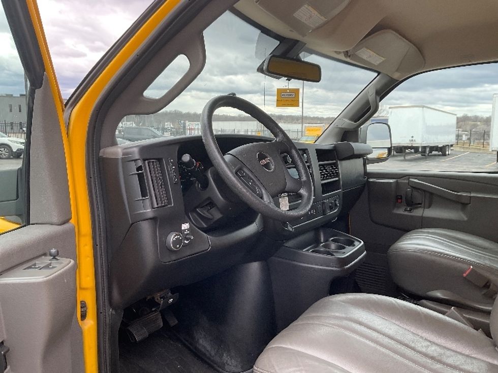 Light Duty Box Truck-Light and Medium Duty Trucks-GMC-2021-Savana G33503-Kansas City-MO-111,605\n\t\tmiles-$ 25,500 - Image 15