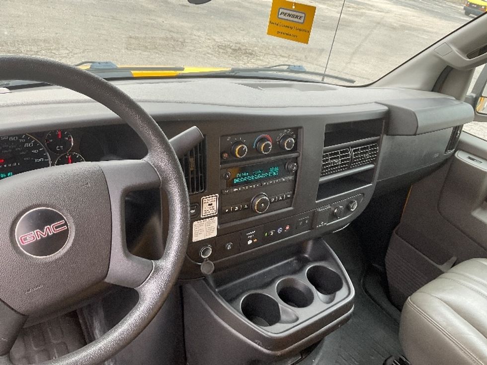 Light Duty Box Truck-Light and Medium Duty Trucks-GMC-2021-Savana G33503-Kansas City-MO-111,605\n\t\tmiles-$ 25,500 - Image 17