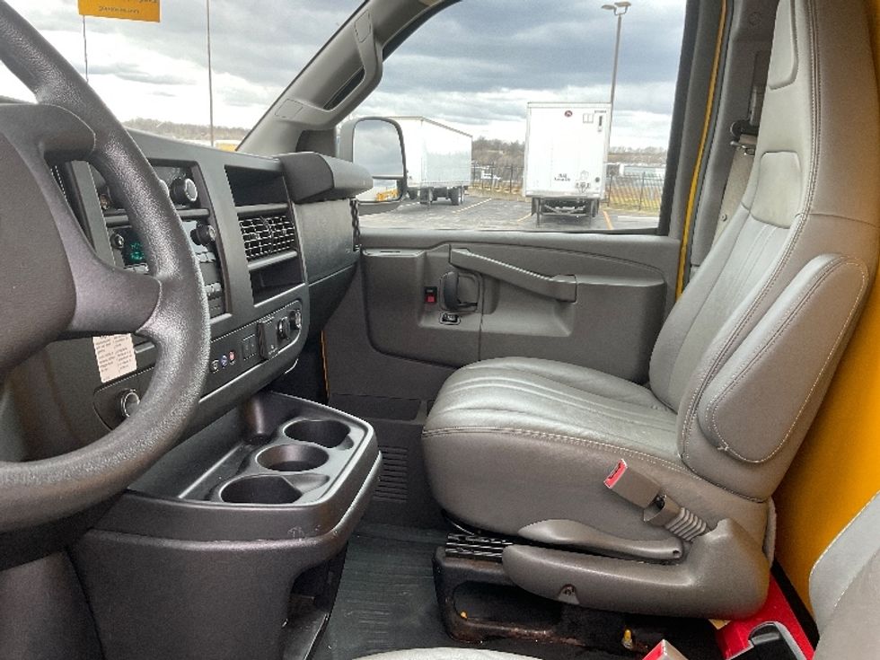 Light Duty Box Truck-Light and Medium Duty Trucks-GMC-2021-Savana G33503-Kansas City-MO-111,605\n\t\tmiles-$ 25,500 - Image 18
