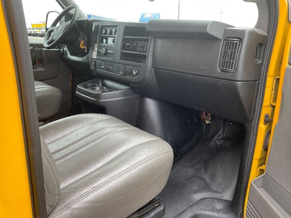 Light Duty Box Truck-Light and Medium Duty Trucks-GMC-2021-Savana G33503-Kansas City-MO-111,605\n\t\tmiles-$ 25,500 - Image 19