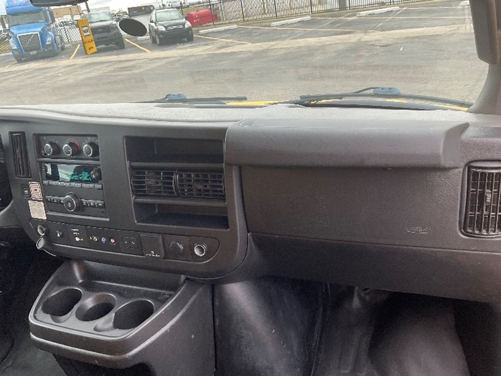 Light Duty Box Truck-Light and Medium Duty Trucks-GMC-2021-Savana G33503-Kansas City-MO-111,605\n\t\tmiles-$ 25,500 - Image 20