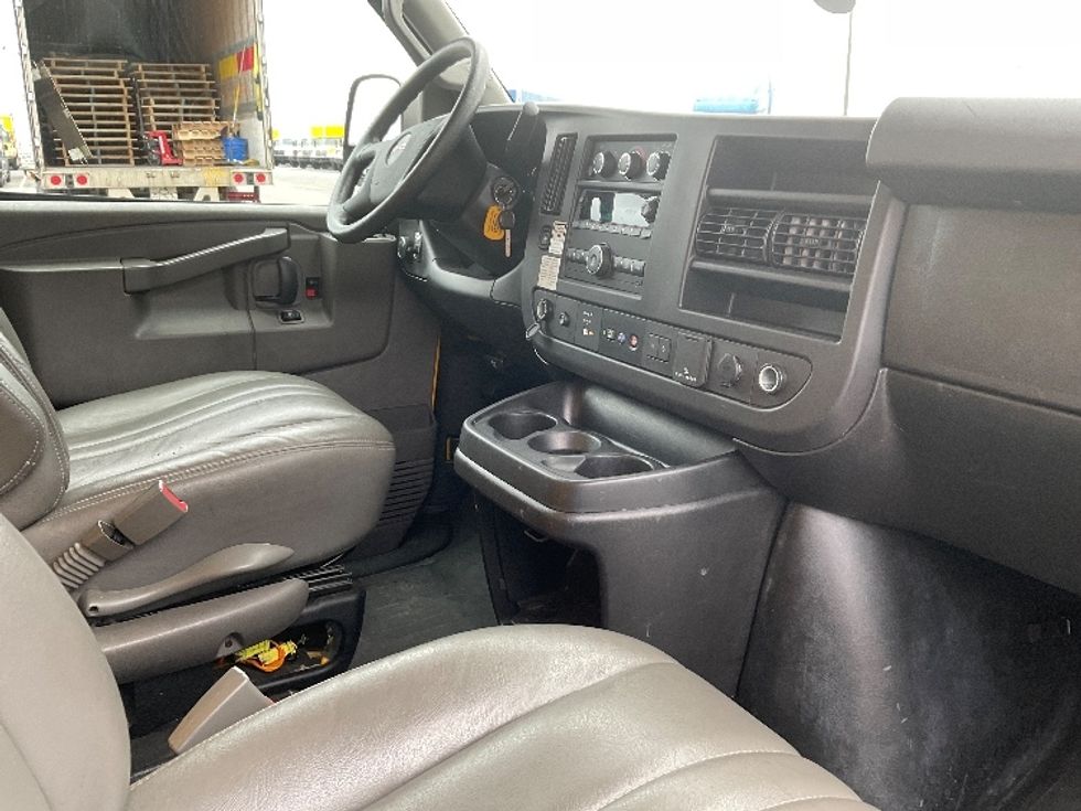 Light Duty Box Truck-Light and Medium Duty Trucks-GMC-2021-Savana G33503-Kansas City-MO-111,605\n\t\tmiles-$ 25,500 - Image 21
