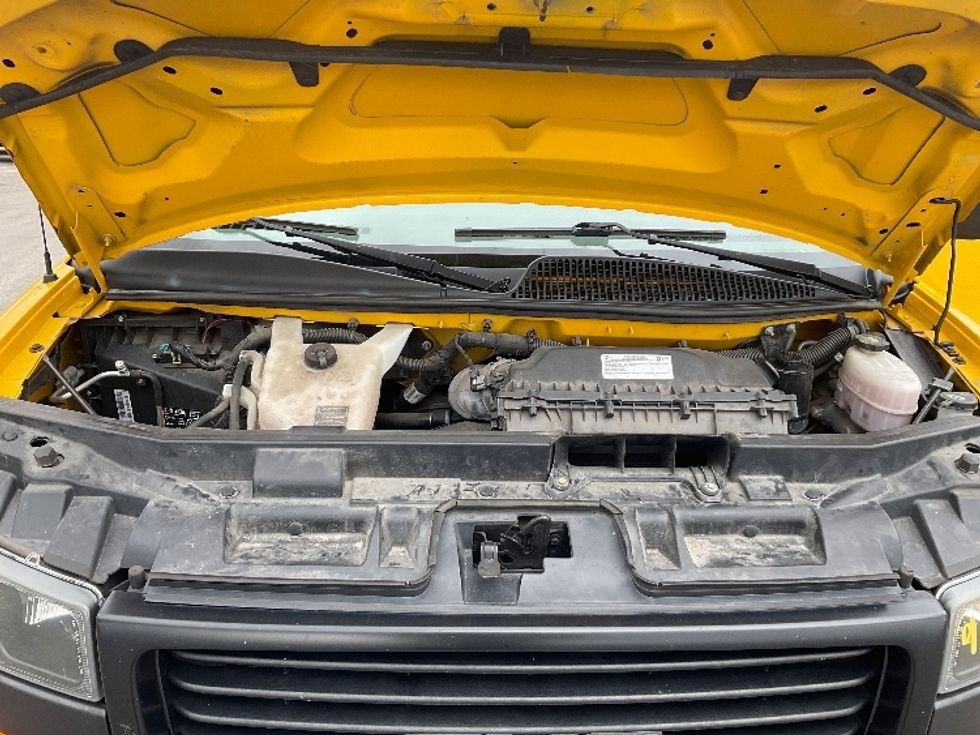 Light Duty Box Truck-Light and Medium Duty Trucks-GMC-2021-Savana G33503-Kansas City-MO-111,605\n\t\tmiles-$ 25,500 - Image 22