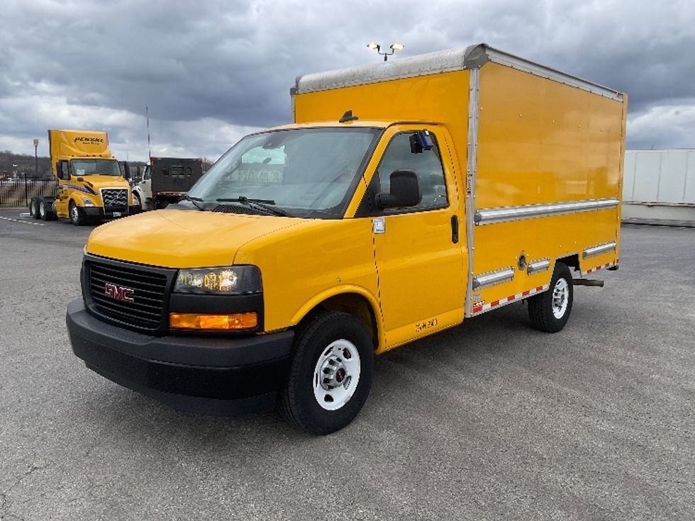 Light Duty Box Truck-Light and Medium Duty Trucks-GMC-2021-Savana G33503-Kansas City-MO-111,605\n\t\tmiles-$ 25,500 - Image 3