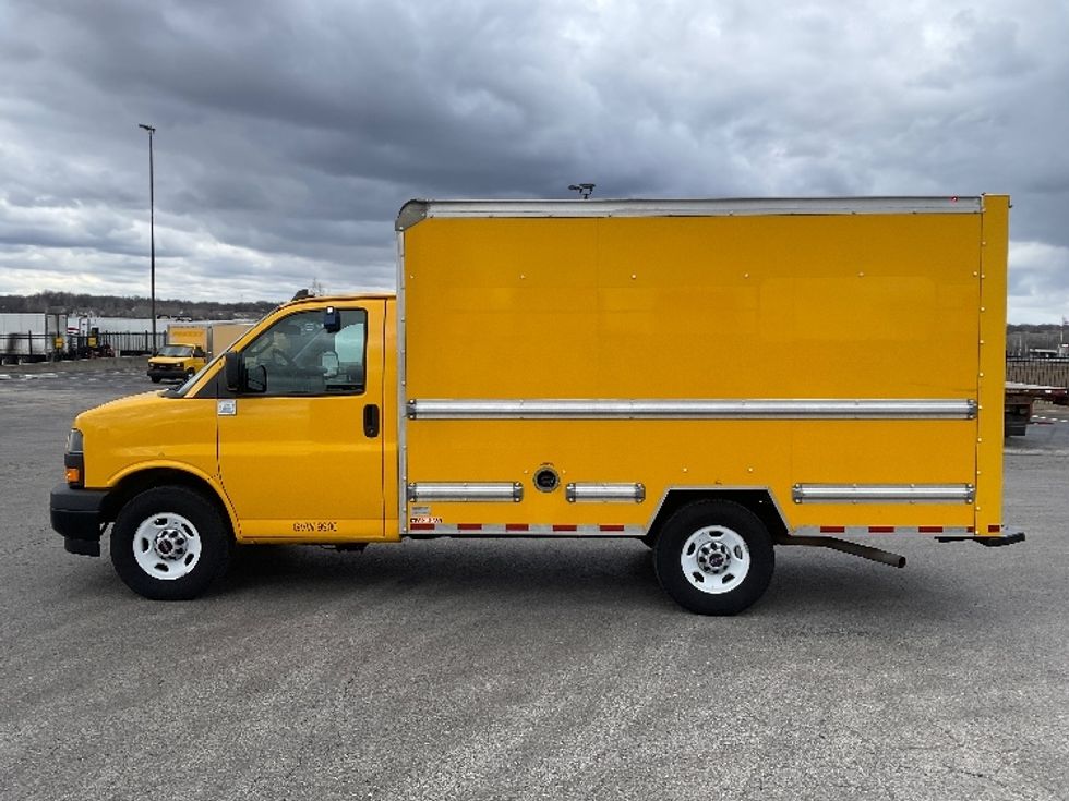 Light Duty Box Truck-Light and Medium Duty Trucks-GMC-2021-Savana G33503-Kansas City-MO-111,605\n\t\tmiles-$ 25,500 - Image 4