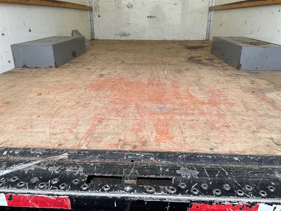 Light Duty Box Truck-Light and Medium Duty Trucks-GMC-2021-Savana G33503-Kansas City-MO-111,605\n\t\tmiles-$ 25,500 - Image 9