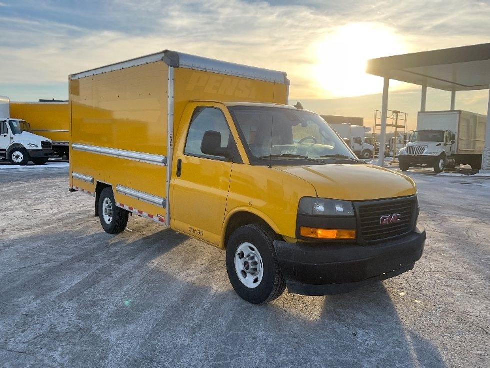Light Duty Box Truck-Light and Medium Duty Trucks-GMC-2021-Savana G33503-Kansas City-MO-117,089\n\t\tmiles-$ 25,000 - Image 1