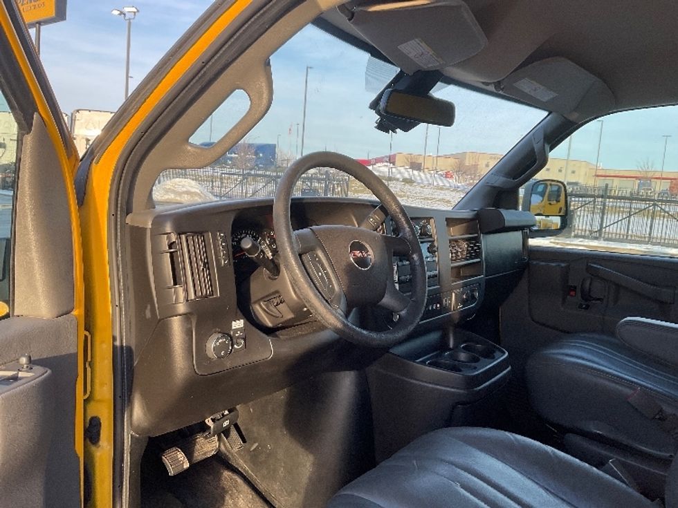 Light Duty Box Truck-Light and Medium Duty Trucks-GMC-2021-Savana G33503-Kansas City-MO-117,089\n\t\tmiles-$ 25,000 - Image 12